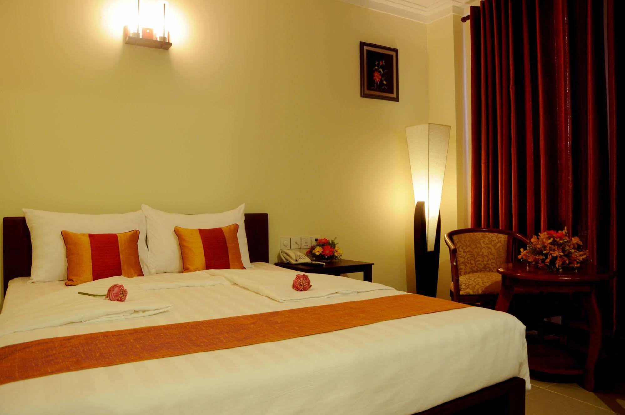 V N E Hotel Phnom Penh Exterior foto